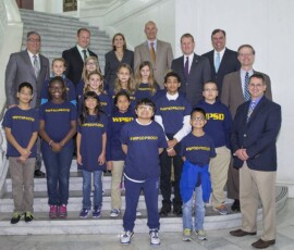 October 25, 2017 – Senator Hutchinson, along with other House and Senate members, met students from the Western Pennsylvania School for the Deaf during their annual day on the hill. 10/25/17