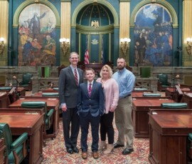 April 4, 2017 – Senator Hutchinson met with constituent Jarod Peterson, a 6th grade student at Beaty-Warren Middle School. Jarod is the son of Nicole & Brad Peterson who are also pictured. 04/04/17
