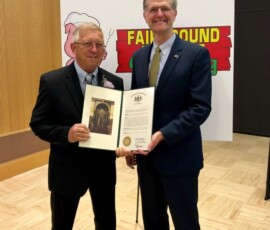 September 10, 2019 – Senator Hutchinson presented a citation to Tom Taylor recognizing his recent receipt of the William A. Morgan Jr. Entrepreneur of the Year Award. 09/10/19