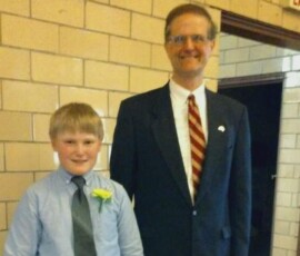 May 26, 2015 – Senator Hutchinson had the honor of presenting Jordan McCord with a Good Citizenship Award. Jordan recently graduated 6th grade and attends Saint Joseph School in Lucinda. 05/26/15
